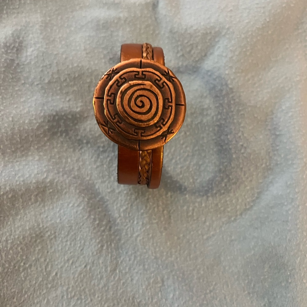 Brown Leather Bracelet with Spiral Design in copper - Picture 3 of 4